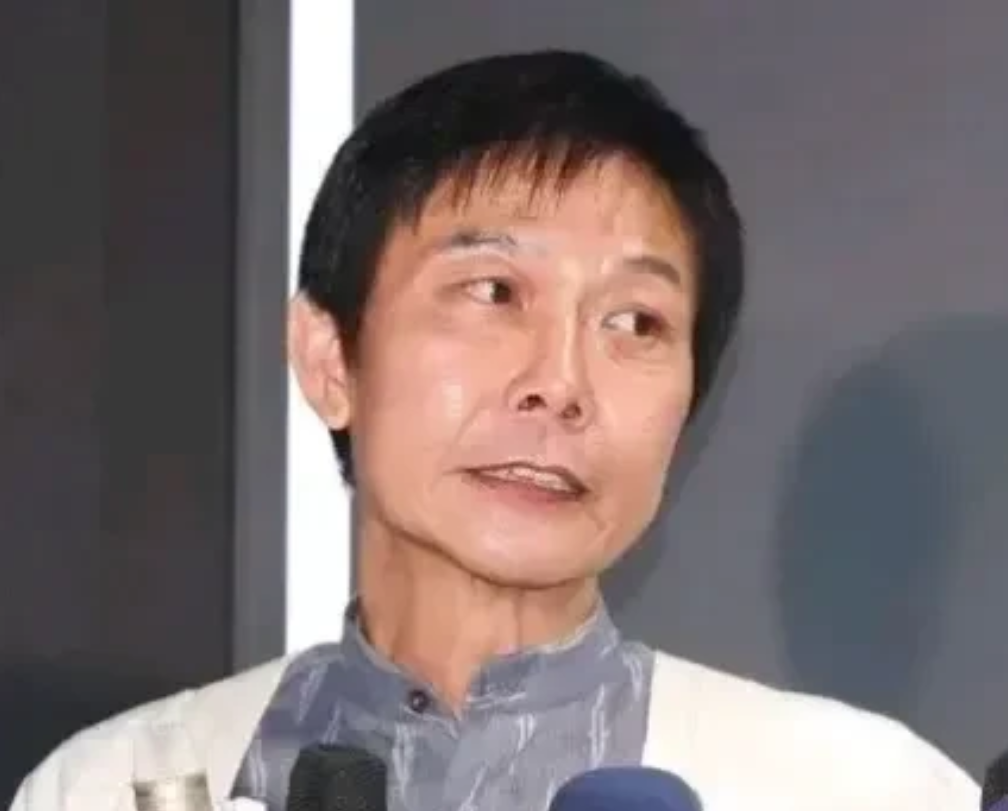 钱小豪，引起热议！

9月23日，61岁钱小豪一组最新照片引起网友热议，大家纷纷