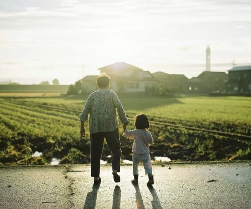 北京，一女子婚后处处嫌弃老公，生下女儿后，抛下老公和孩子跑了。可没想到，23年后