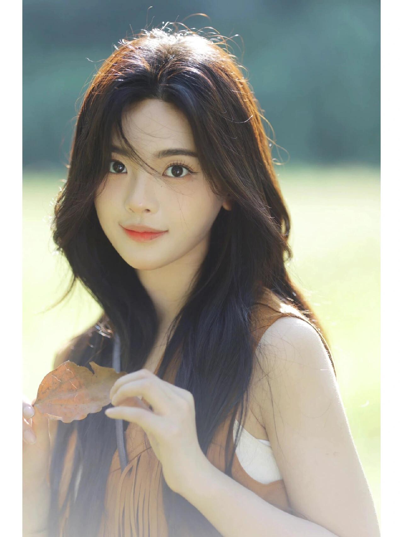 杨超越，森系美少女造型