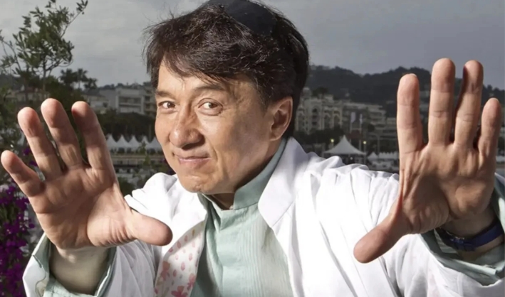 成龙70岁状态