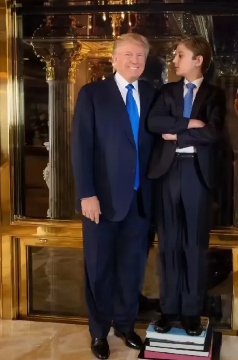 特朗普的小儿子非常机智，尽管年纪轻轻却足智多谋。在与父亲拍照时，他发现自己比父亲
