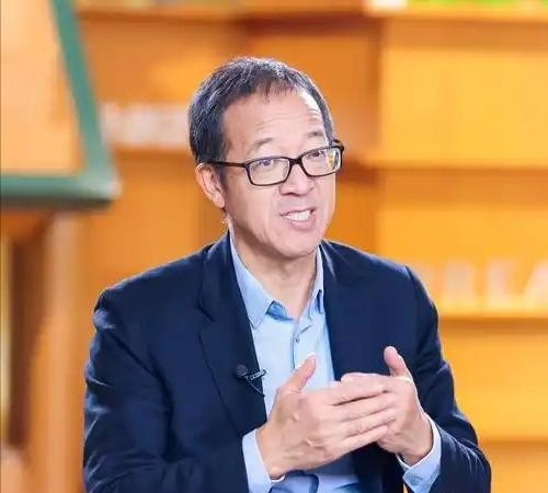 俞敏洪老师曾说过：“孩子出不出色，80%取决于父亲。”这一观点直击了中式父子关系