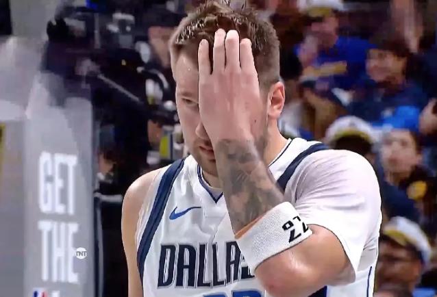 东契奇最后一攻一定要自己来吗？
库里两罚全中后，独行侠也不是完全没机会了，就算没