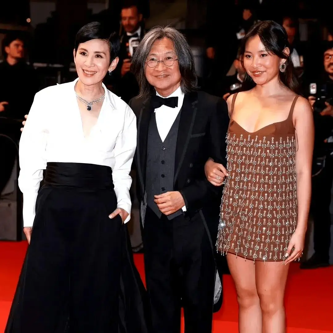 2013年，田朴珺写了一篇文章，她表示：我可以24小时随时打电话给男闺蜜陈可辛，