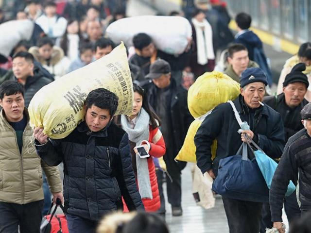 真正的为人民着想，让老百姓过上一个温暖祥和开心的春节。
 
就应该每年春运开始路