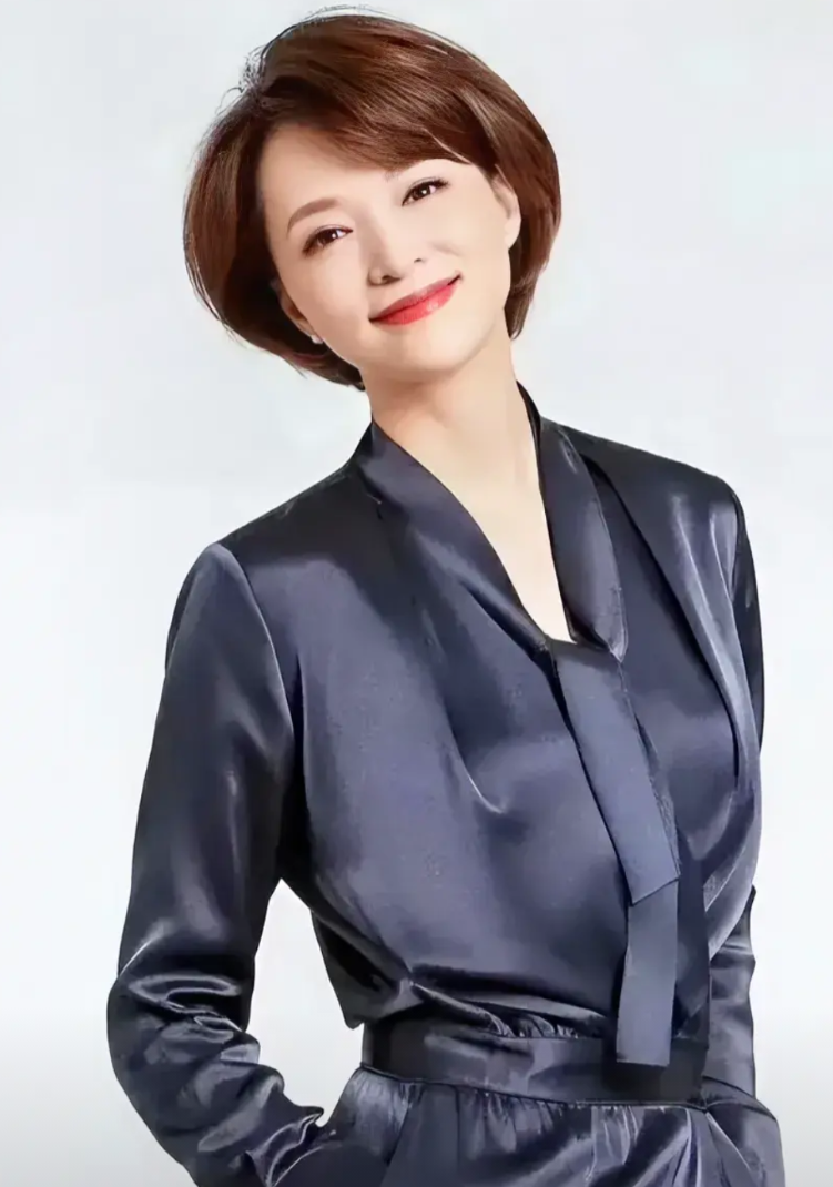 董卿有一个孩子。

儿子：9岁。

孩子的父亲是密春雷，毕业于同济大学，上海中瀛