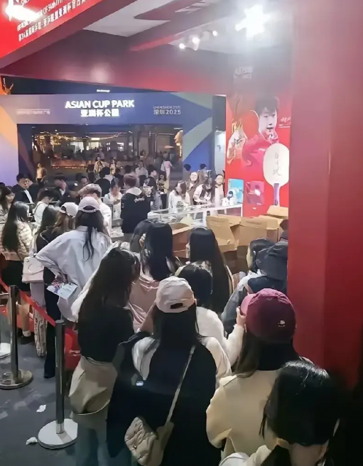 前教练吴敬平教练，前记者贺晓龙记者，别光在网上过嘴瘾，使厉害，到亚洲杯现场，到中