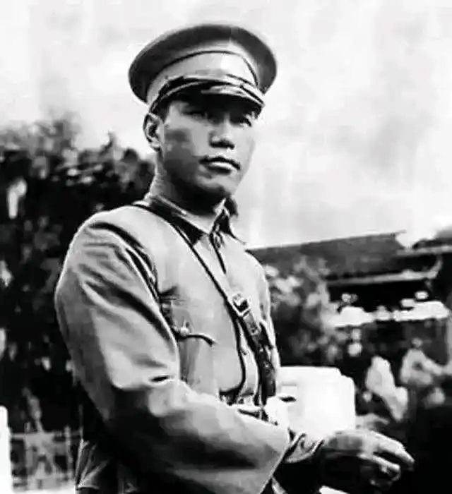 我看大部分都说老蒋水平不行，那同期除了教员，还有谁能在综合实力上压制老蒋？