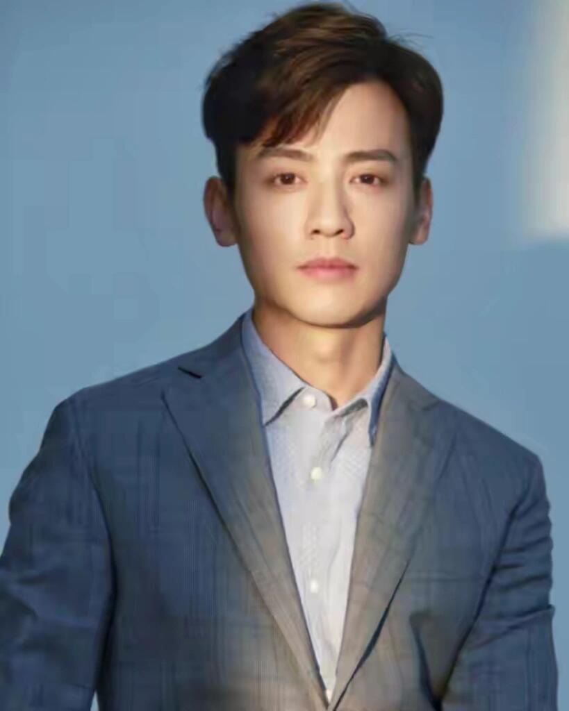 是安：娱乐圈中的低调星辰，坚韧前行的演员