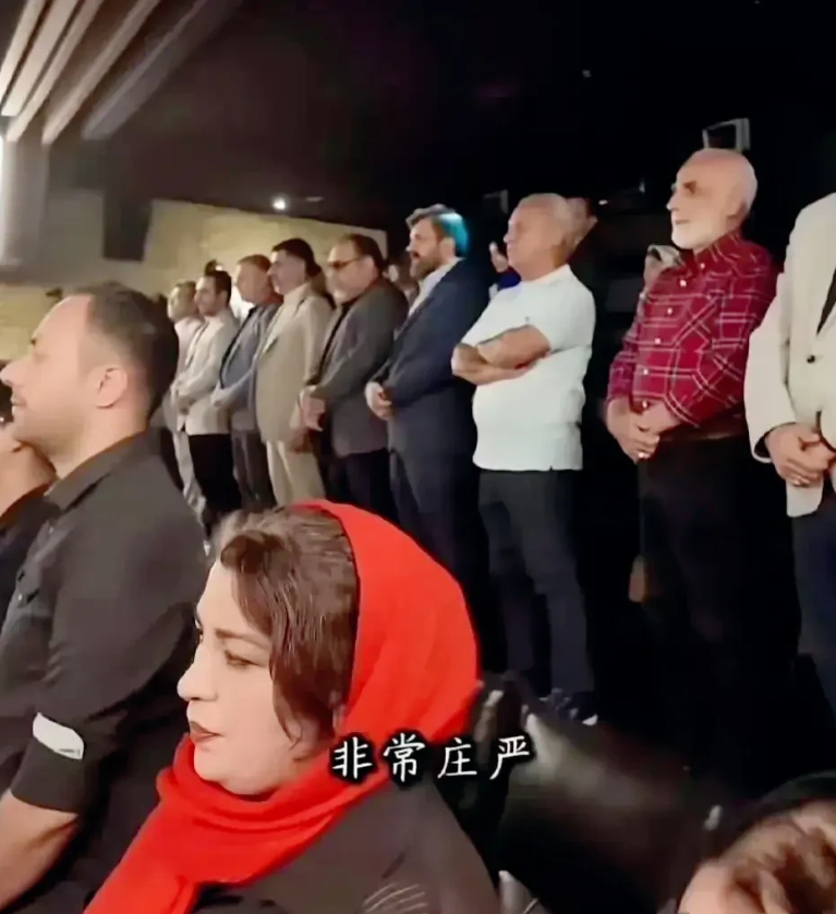 伊朗这几天正在全国播放《长津湖》，这一举动无疑在伊朗民众中激起了强烈的情感共鸣。