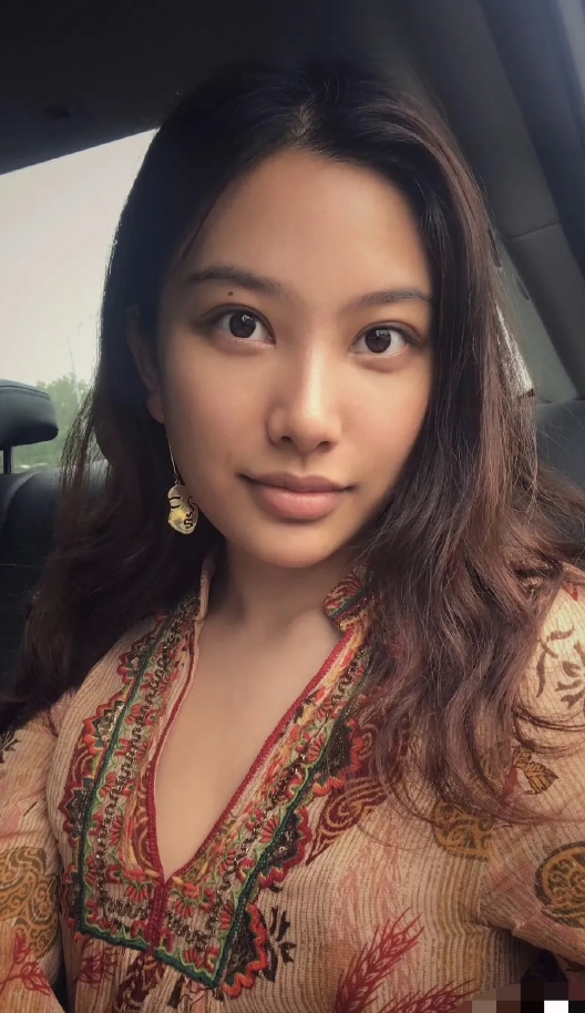 媳妇也不是很黑，怎么儿子那么黑呢！
