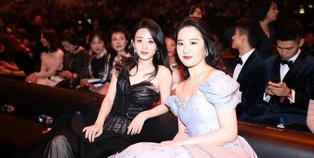 滤镜背后的女星真容：岁月无情，真实与自信方为真美