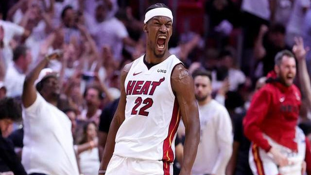 ​35+19+10。联盟最硬球星，杜兰特和布克苦等的大心脏要来了