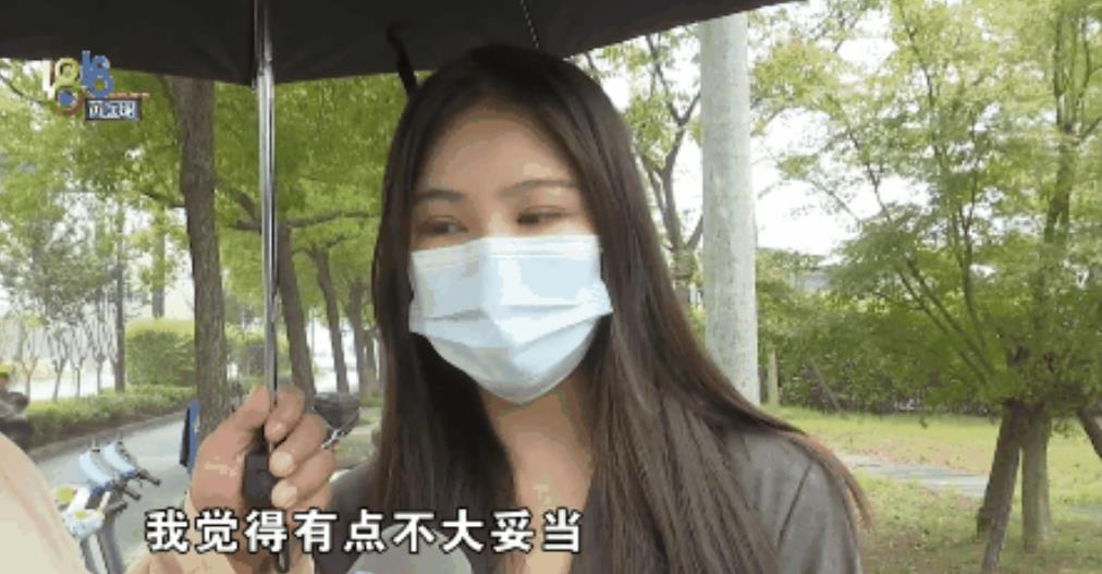 浙江，一空姐因为工作琐事和乘务长发生口角，随后互殴了起来。公司得知此事后，对二人