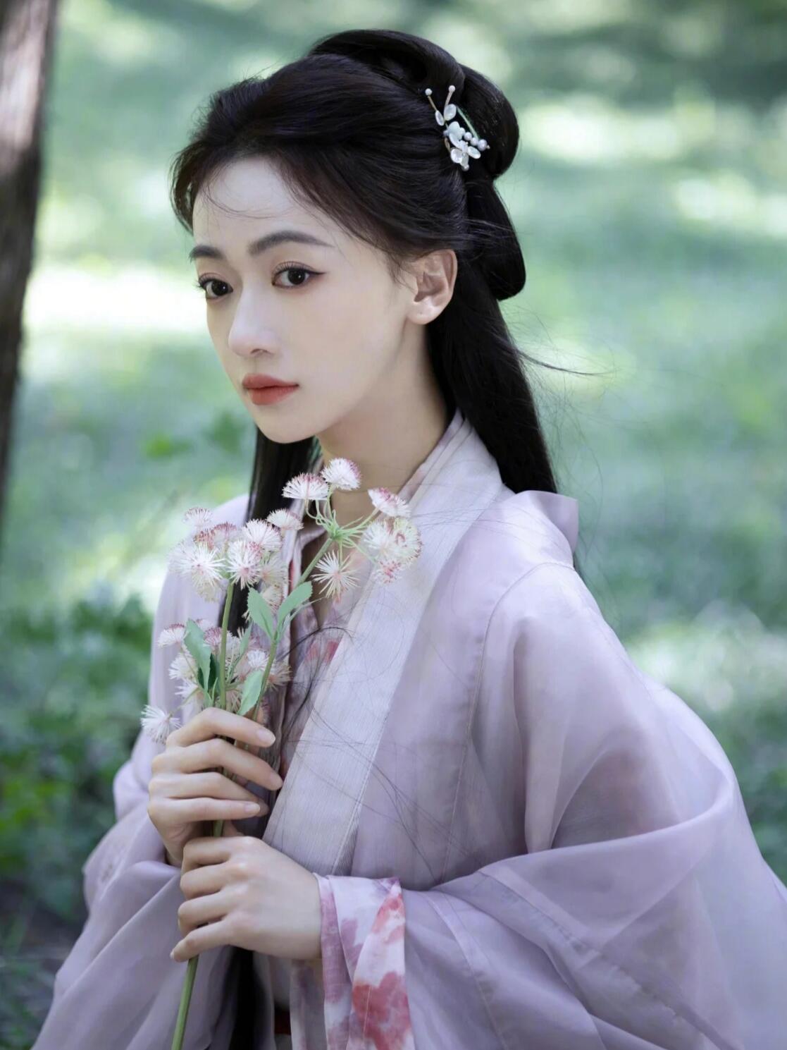 吴谨言洪尧喜结连理，共谱人生新篇章