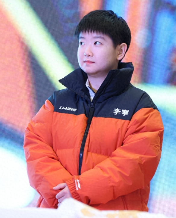 知名记者发文引发争议：孙颖莎，真的是被营销出来的国乒巨星？