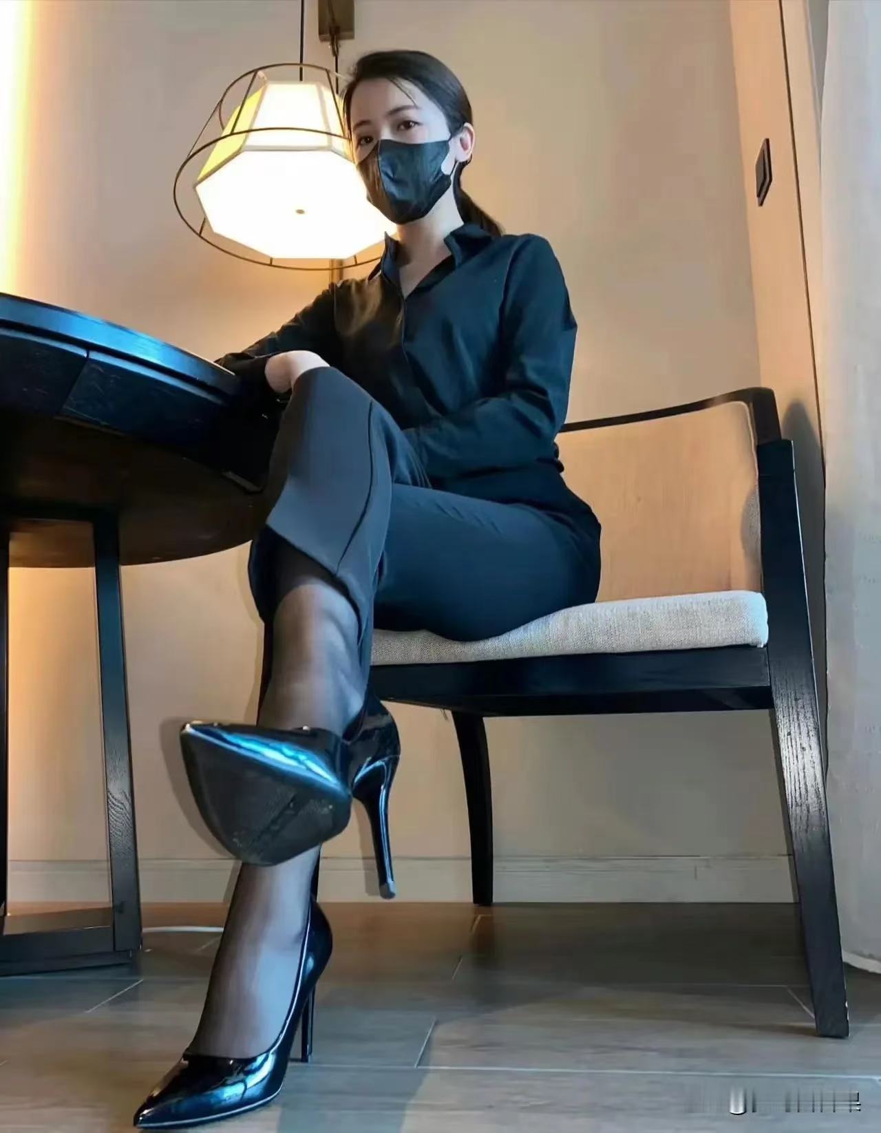 小姨子这身打扮也太帅气了吧哈哈哈哈