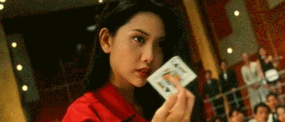 1997 年，邱淑贞和王晶分手，嫁给了身价几十亿的沈嘉伟，婚礼当天，她老公接到电