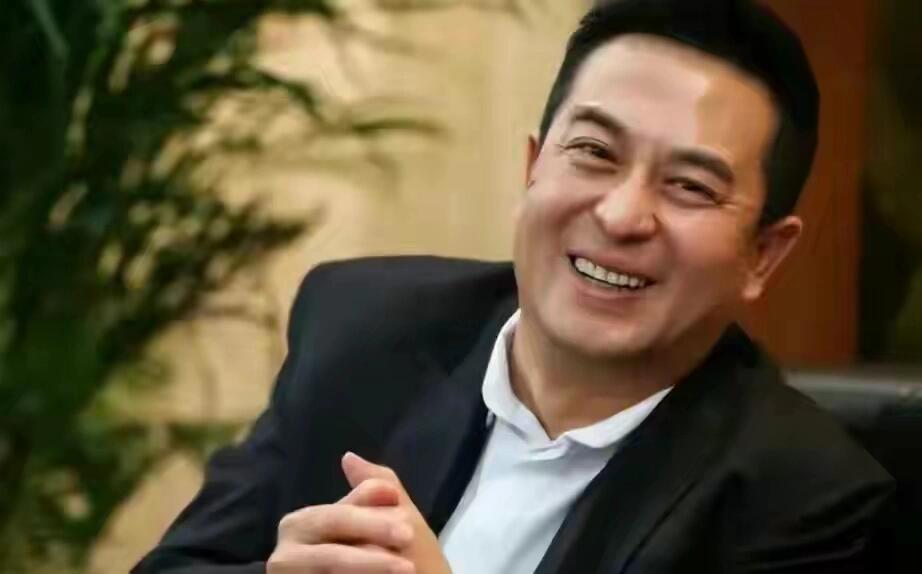 张嘉译的两任妻子，是谁助力他走上成功