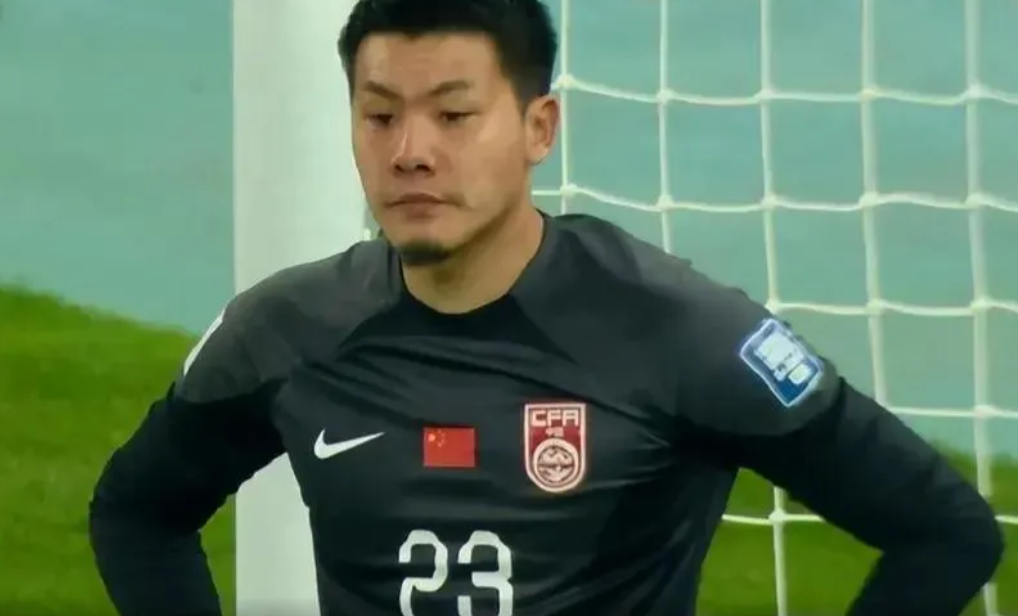 中国 1 - 3 负于日本，虽说输了球，但有两人必须予以表扬！另有一人应受批评！