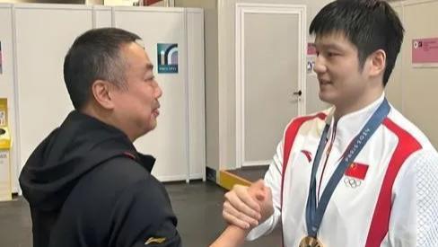 樊振东王楚钦登热搜，小胖完成金满贯，大头正式告别饭圈