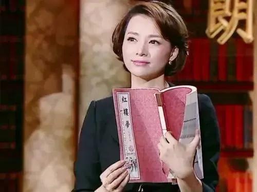 一次采访中，董卿被问：“你总是大张旗鼓的宣扬爱国思想，那为什么却让你的儿子加入美