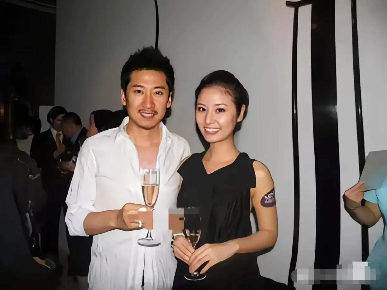 林心如周杰二十年前聚会照曝光