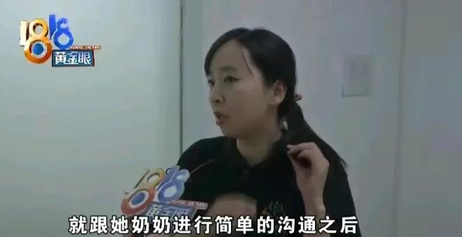 想钱想疯了！浙江绍兴，10岁女孩在学校玩起泡胶时，粘到了头发上，老师情急之下，征