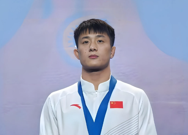 曹利国的父亲接受采访时说:“我儿子没有什么讲究，吃的就是青菜。”然而曹利国却说: