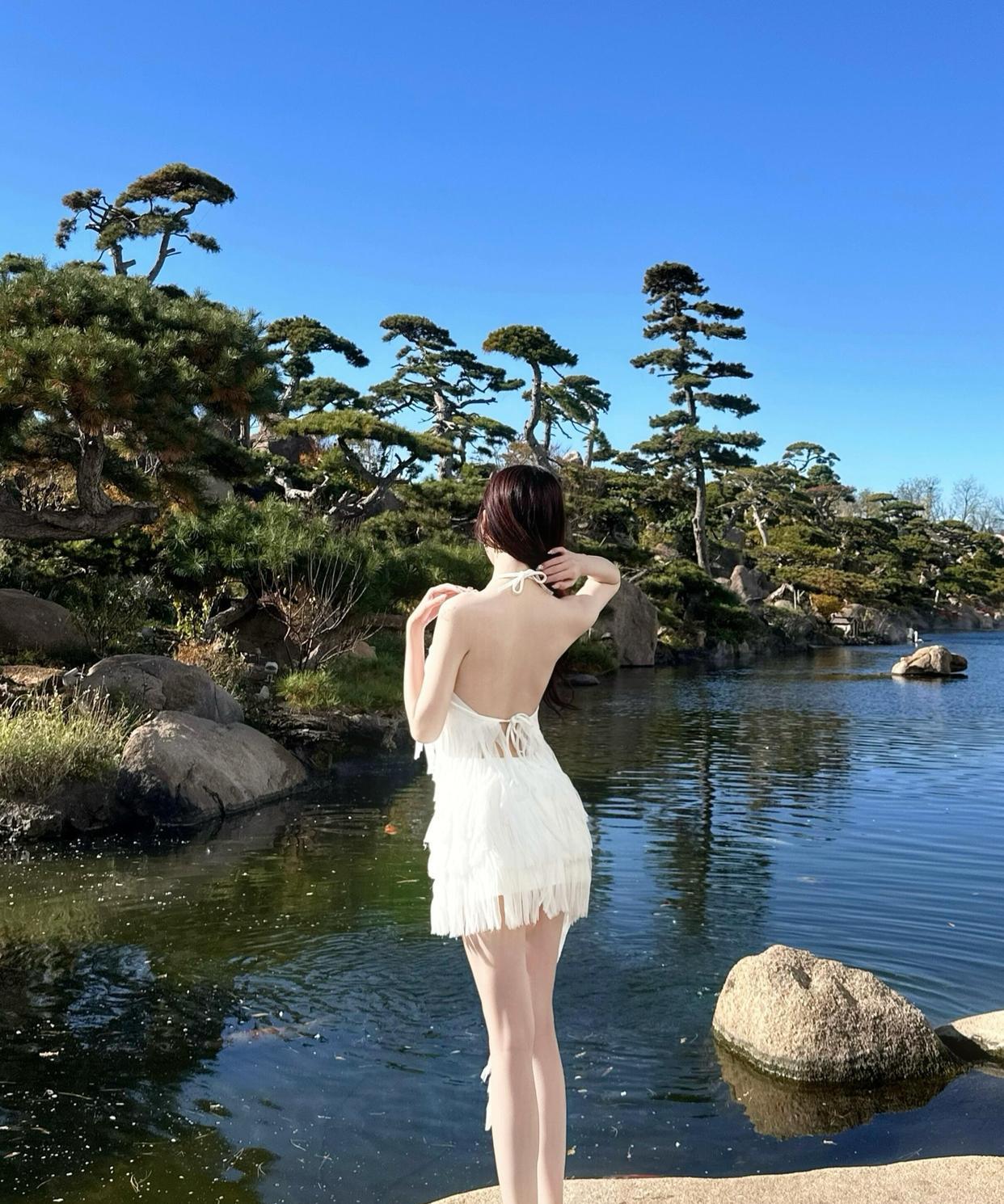 今天天气这么好，不拍照简直是辜负了大自然！穿上最美的裙子，一起去湖边定格美好瞬间