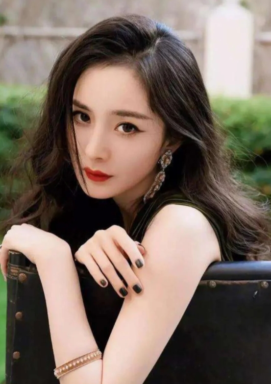 顶流明星杨幂为什么这么拼？