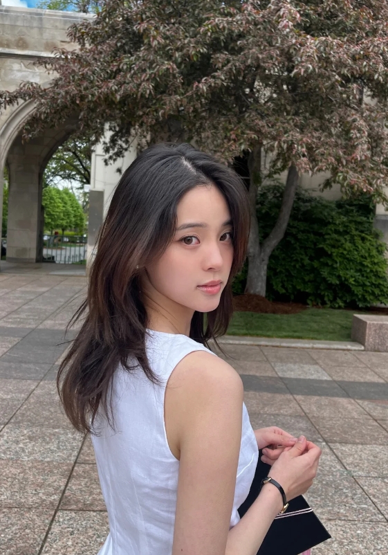 欧阳娜娜与安雨，低调恋情下的甜蜜与尊重