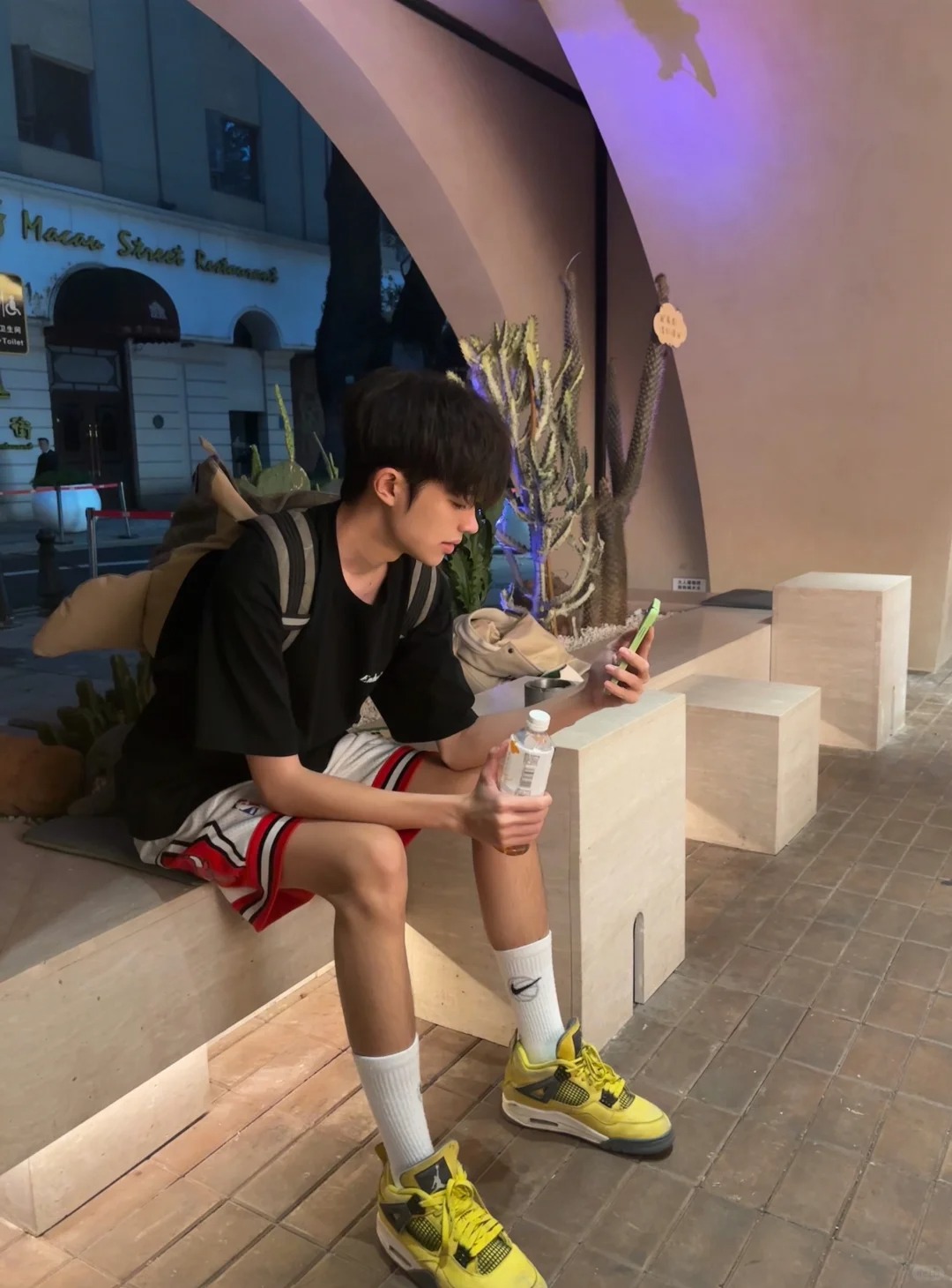 186 初中生
永庆坊很出片～#05后