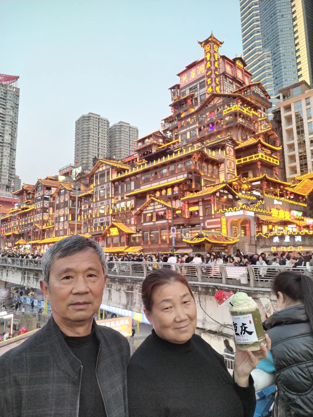 奶奶想发朋友圈，家人们能把天p黑吗？