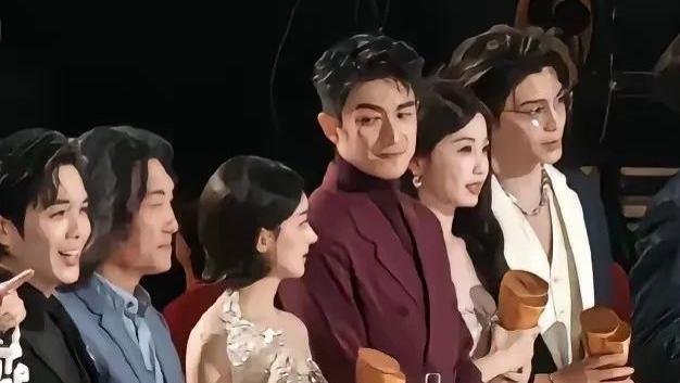赵丽颖林更新一开始两人还避嫌，最后实在没忍住