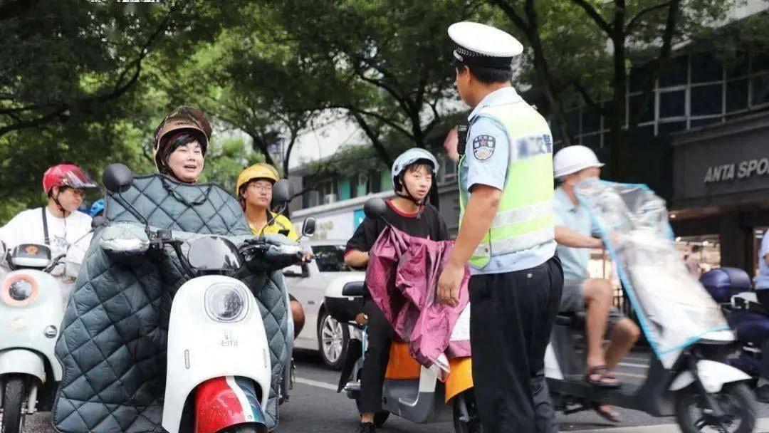 为什么现在查处超标电动车变少，交警几乎不罚了？行内人一语道破！