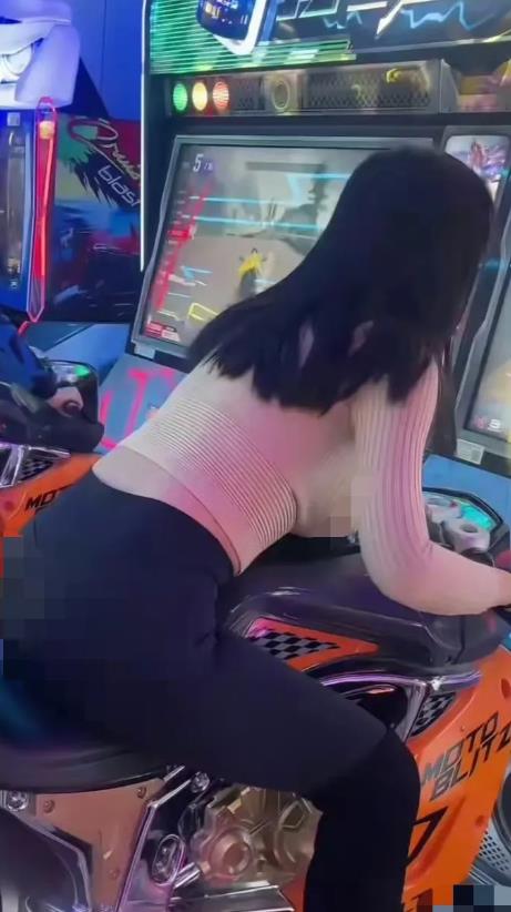 这么专业的姿势，应该是女骑吧！