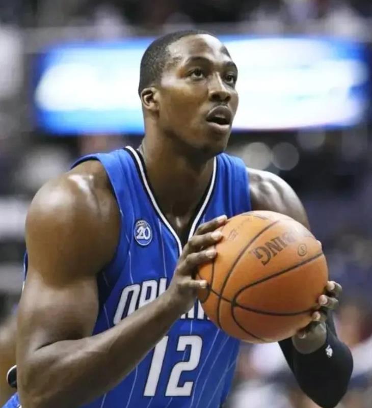 NBA篮球基本功最差的三位球星

一，勒布朗詹姆斯——指数99%
①运球能力差，