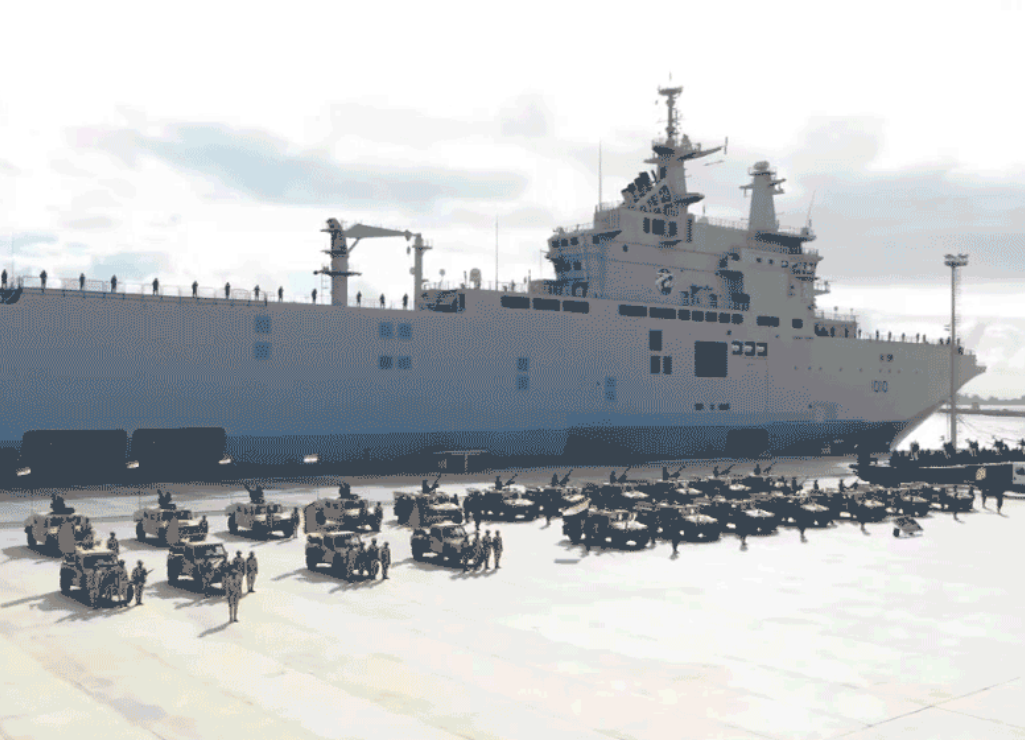 这艘2万吨巨舰，一开始叫做“海参崴”号。

北非第一强国埃及的亚历山大港，埃及海