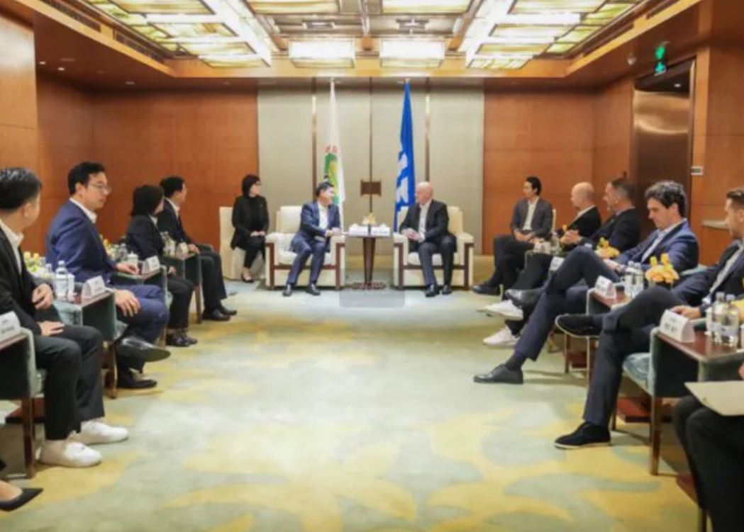 国际足联主席因凡蒂诺竟然表扬了中国男足？？这几天因凡蒂诺造访中国，并与我国足协管