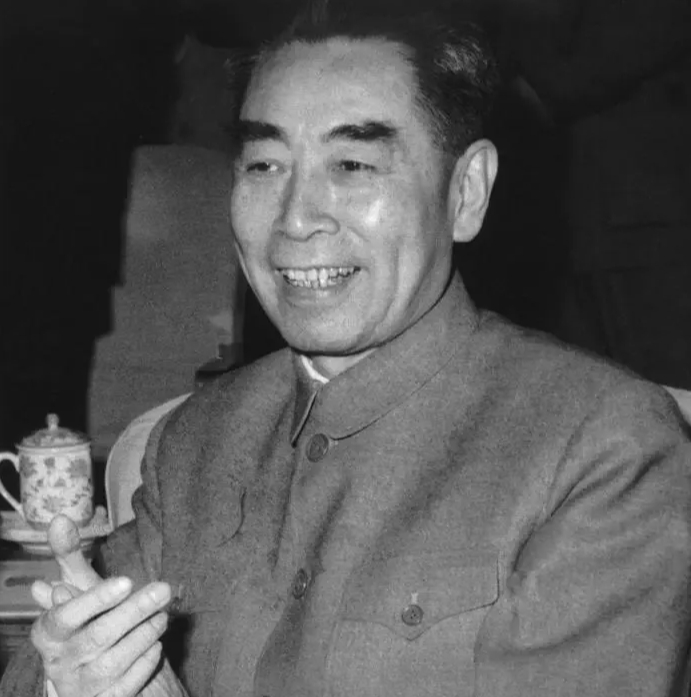历史上鲜为人知的人物联系：

1. 张作霖与陈独秀
陈独秀被其叔父陈衍庶收为养子