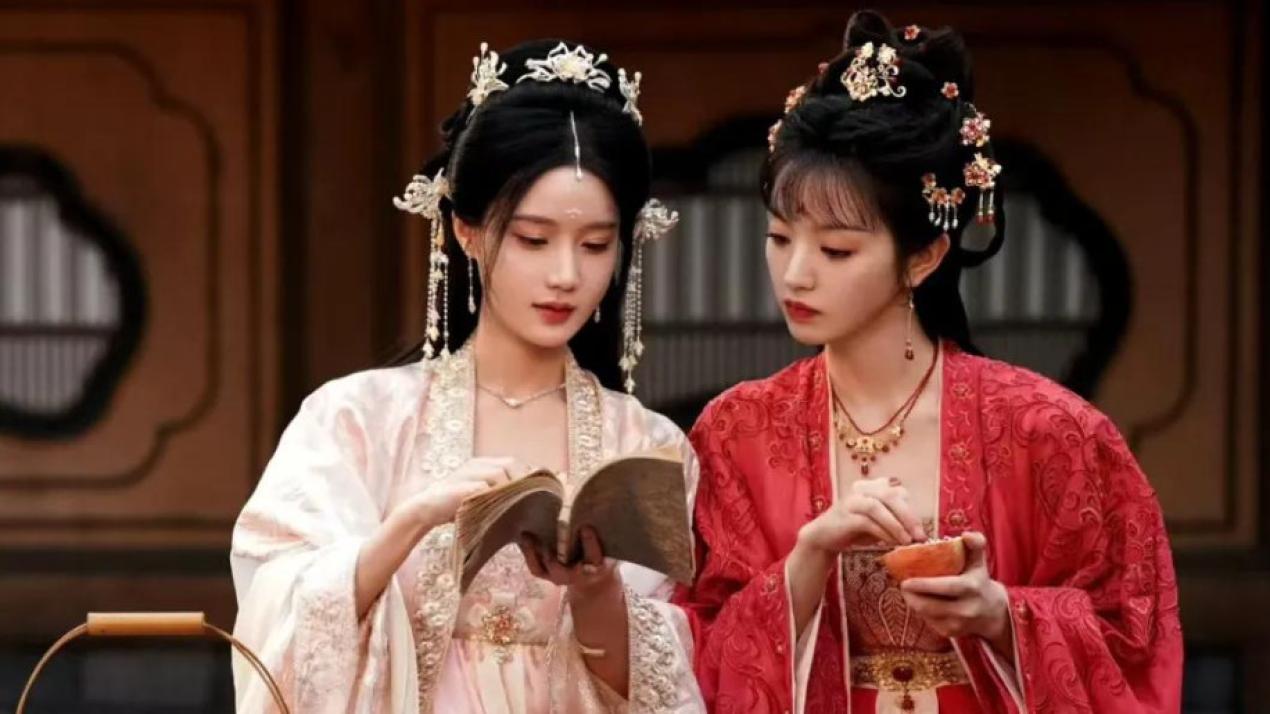 演完《莲花楼》演《大奉打更人》，她人美歌甜，能唱会演多才多艺