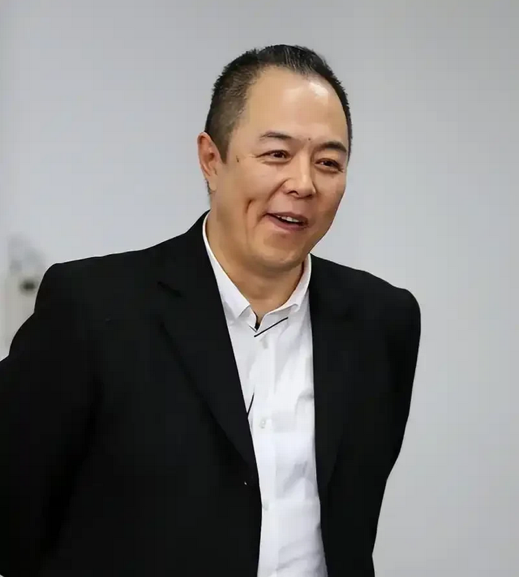 演员张铁林说：《还珠格格》的成功，是我至今都不能理解的，剧里大部分演员都是小年轻
