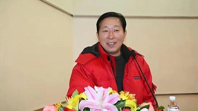 他挪用3亿公款，没坐一天牢，之后国家还给他补发19年工资，为何