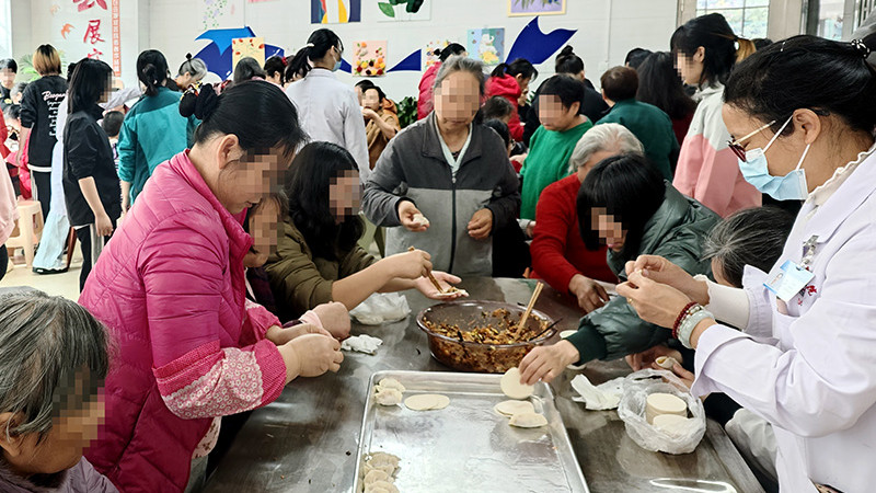白云人的温暖与大爱——珠海白云康复医院包饺子迎新春