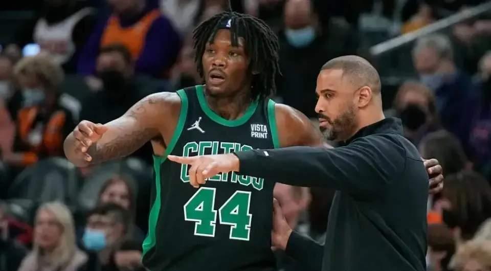 在NBA的赛场上，每一次球员的转会都像是一场精心策划的戏剧