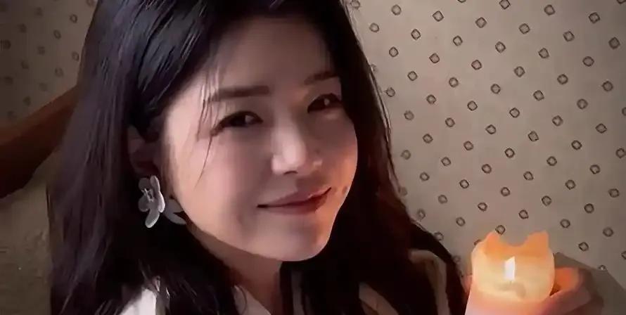 在娱乐圈里，明星们的婚姻常常备受关注。就拿一些明星的生活方式来说，有些女星在台上