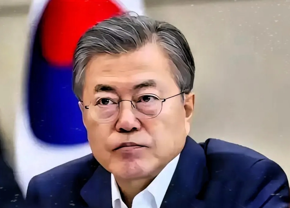 韩国政坛的风云人物总是让人眼花缭乱，今天的主角是尹锡悦。

尹锡悦与文在寅的矛盾