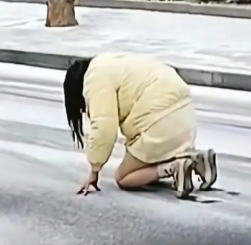 2023年，贵州一女子不顾家人反对远嫁河北，没曾想当得知父亲因病去世后，想要回家