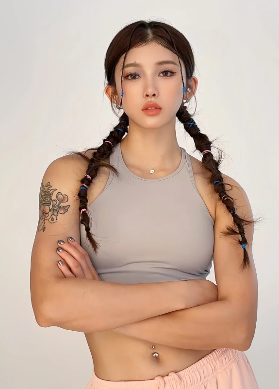 都说自信的女孩最美丽，凭什么她不可以